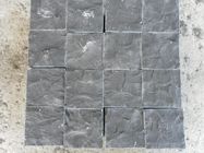 Os Pavers cinzentos escuros da pedra do granito, granito da densidade 2.8g/Cm3 cubam a pavimentação