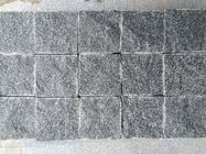 Os Pavers cinzentos escuros da pedra do granito, granito da densidade 2.8g/Cm3 cubam a pavimentação