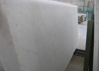 Material de mármore natural de pedra natural contínuo branco clássico das lajes 100%